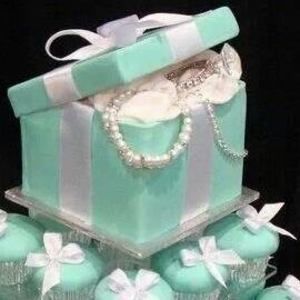 Meet your Posher, Claudia